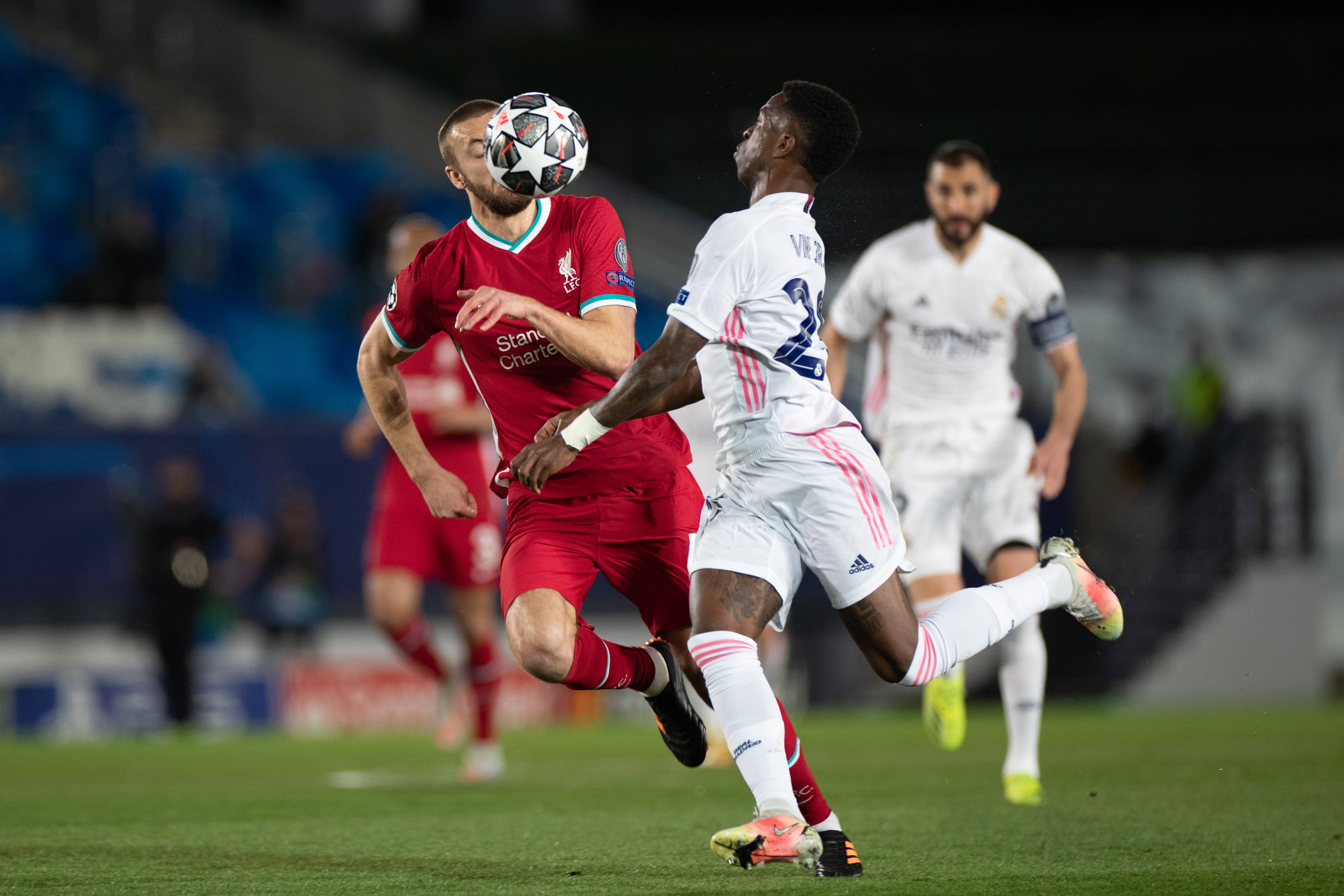 NG体育APP-冲刺阶段瓦伦西亚备战欧冠，造点机会细节曝光，质疑声仍在，训练强度明显提升的简单介绍