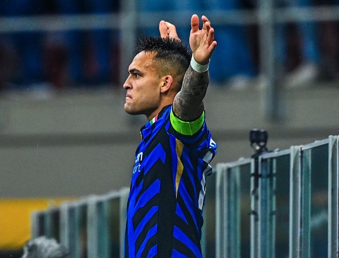 南宫体育-关于法甲清晨再迎强敌；AC米兰临场应变；主帅态度：气氛紧张；球队文化再被提及的信息